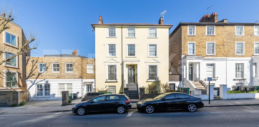 Spacious one bedroom set in period conversion Agar Grove, Camden Square